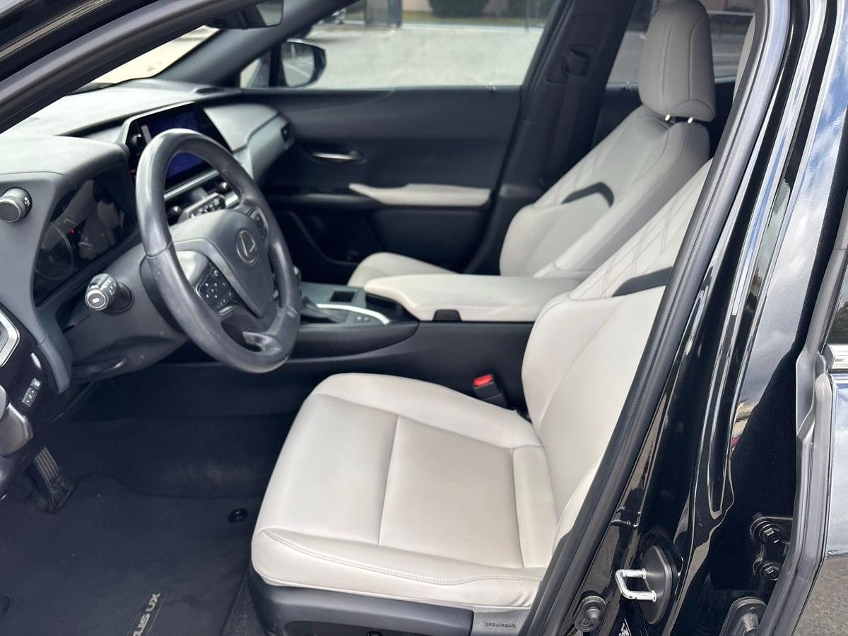 Lexus UX 250h  2023