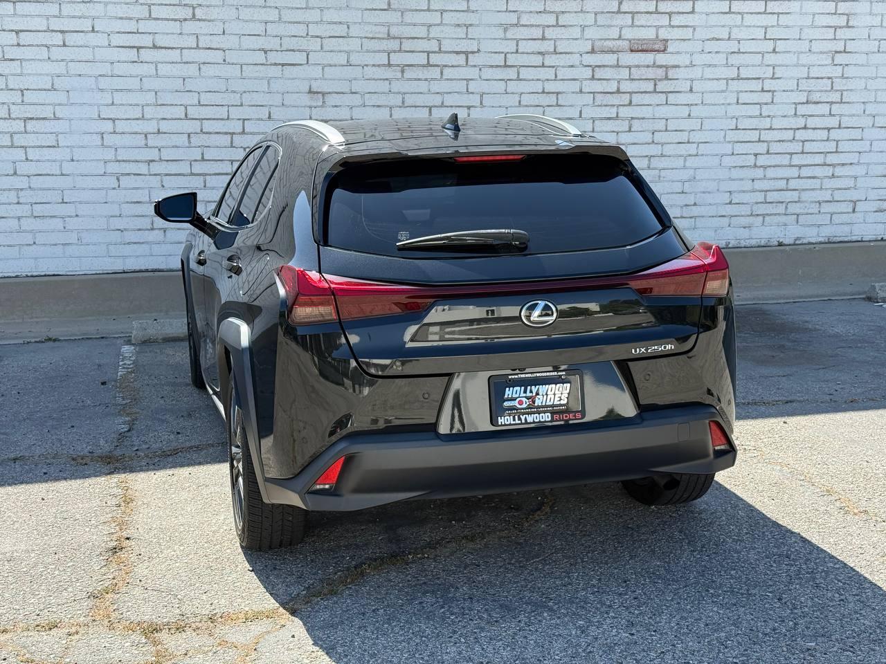 Lexus UX 250h  2023