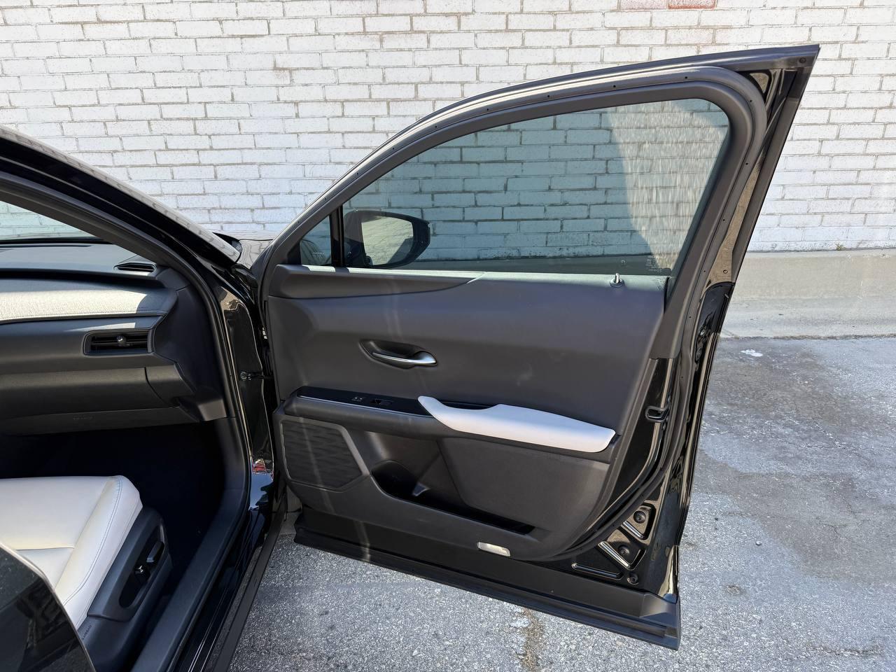 Lexus UX 250h  2023