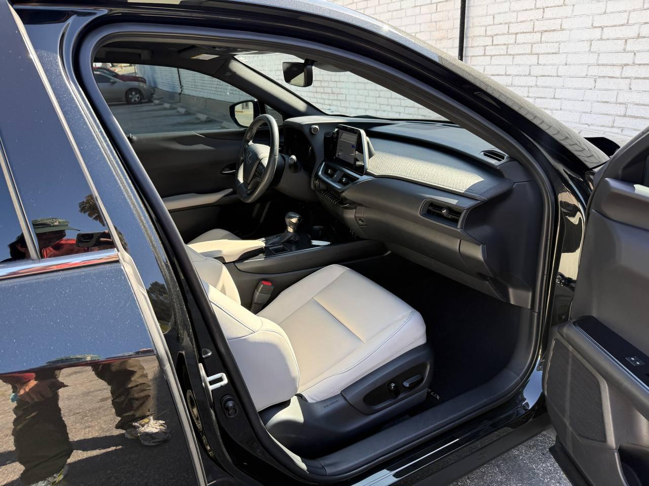 Lexus UX 250h  2023