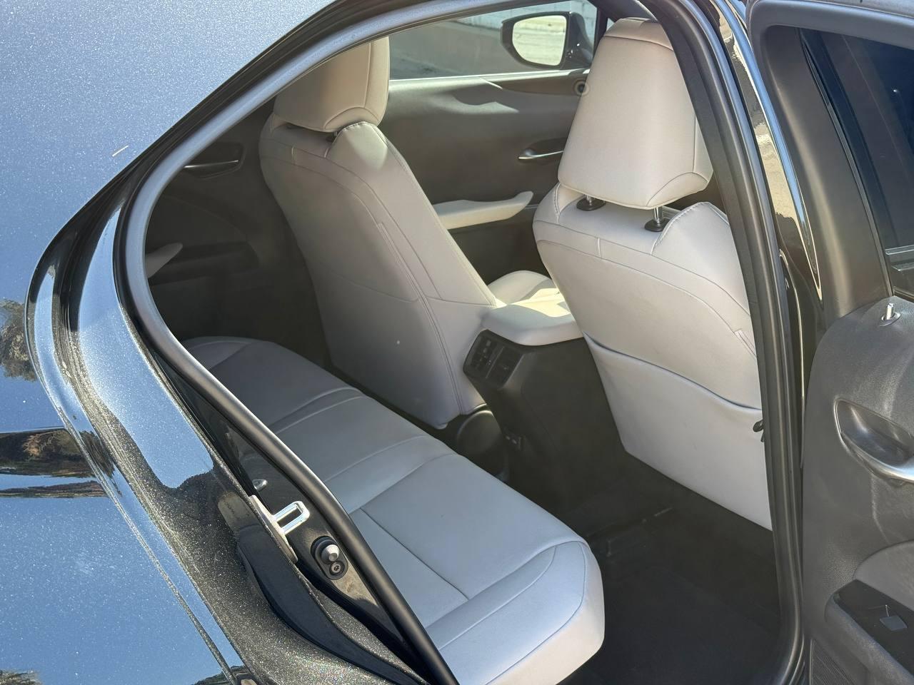 Lexus UX 250h  2023