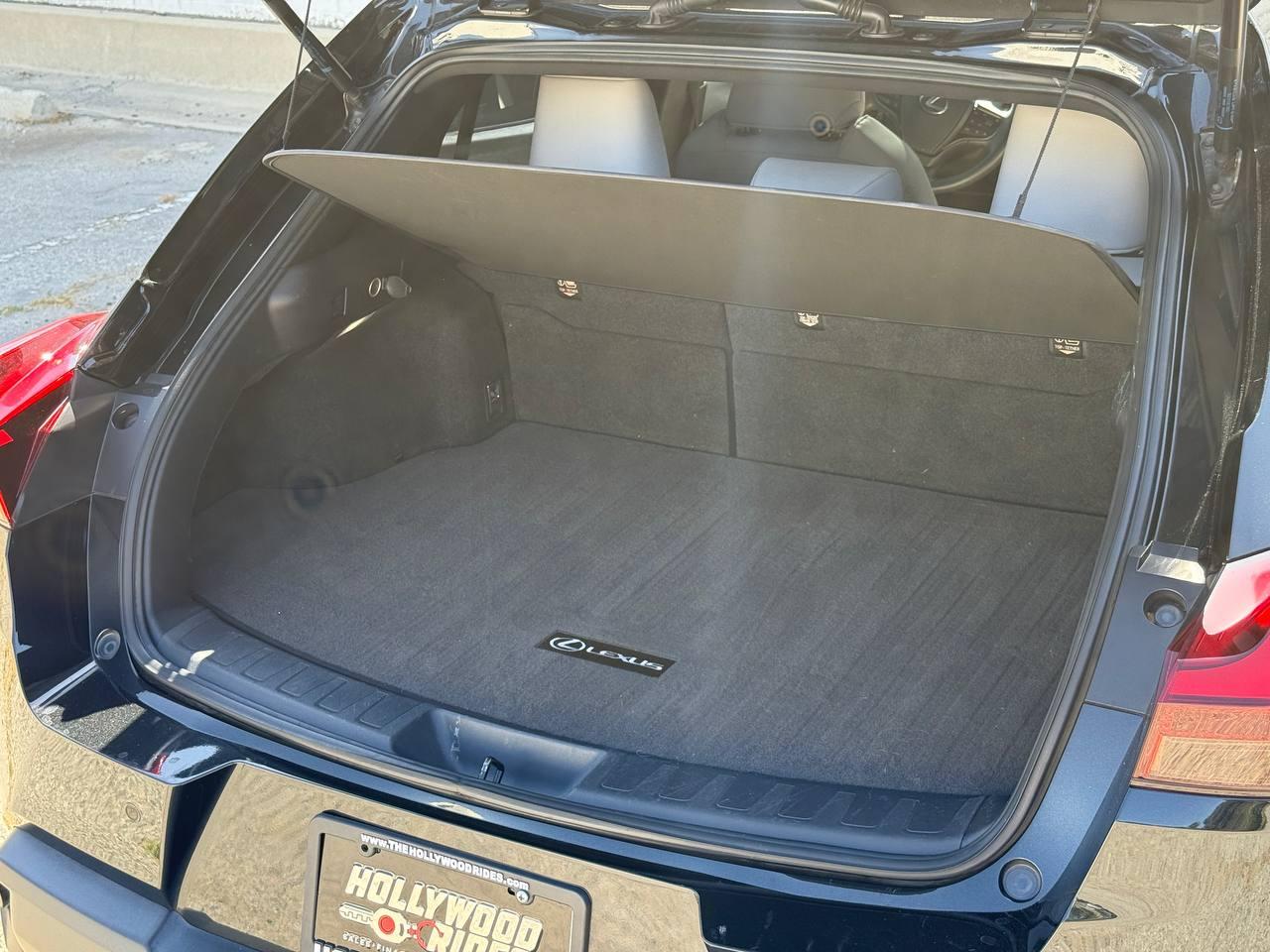 Lexus UX 250h  2023