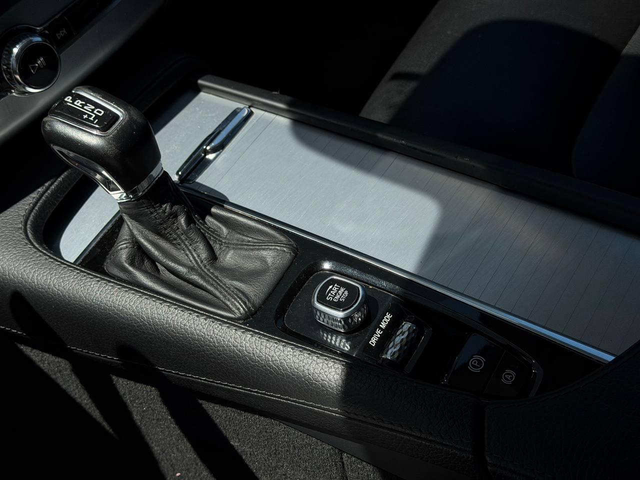 Volvo XC90 T6 Momentum AWD 2018