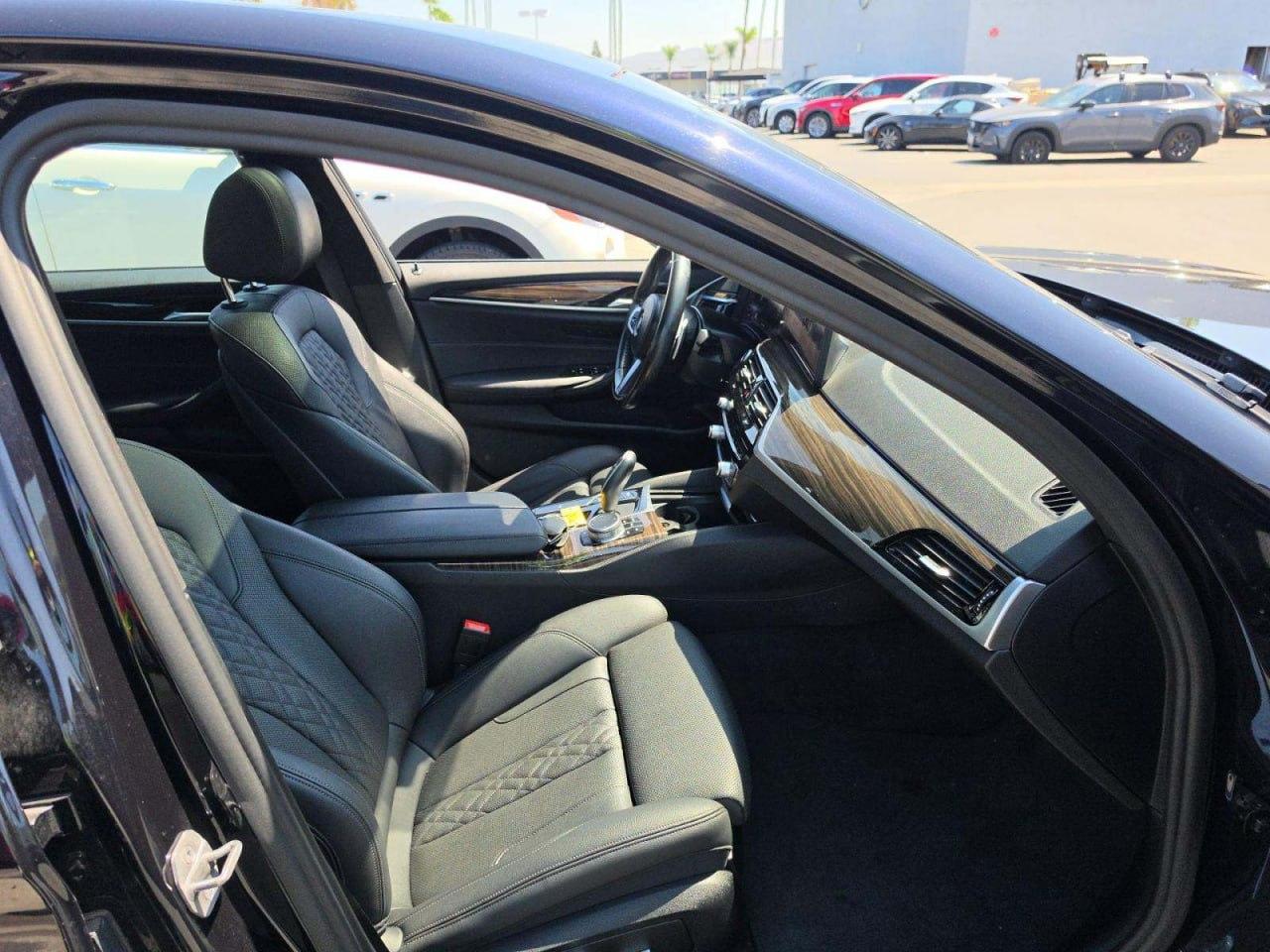 BMW 5-Series  2022