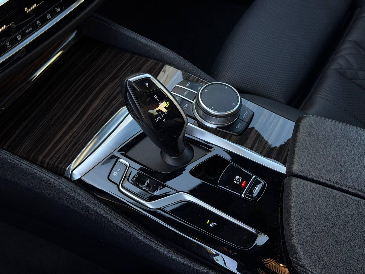 BMW 5-Series  2022