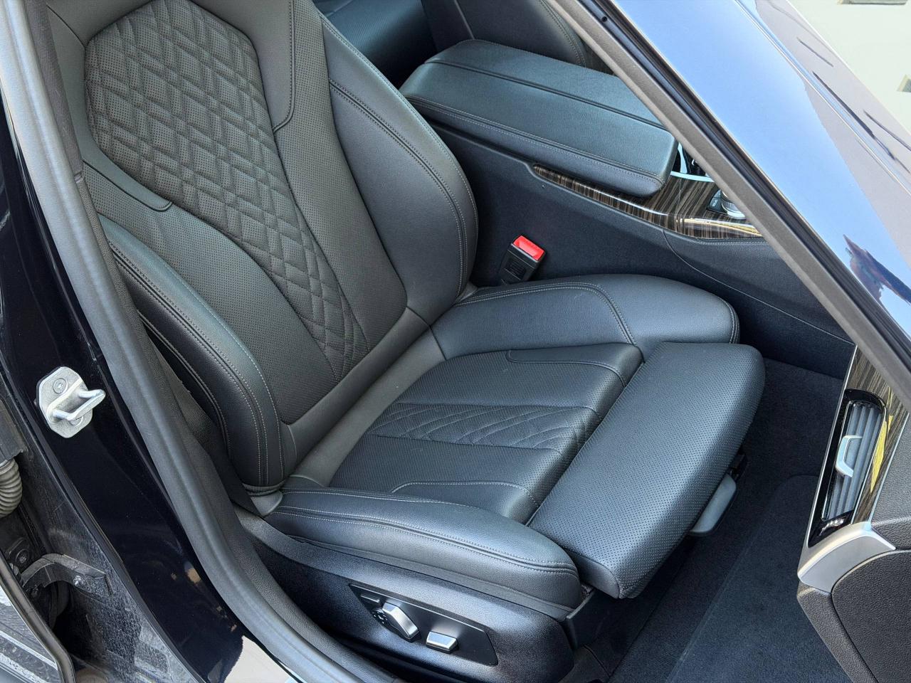 BMW 5-Series  2022