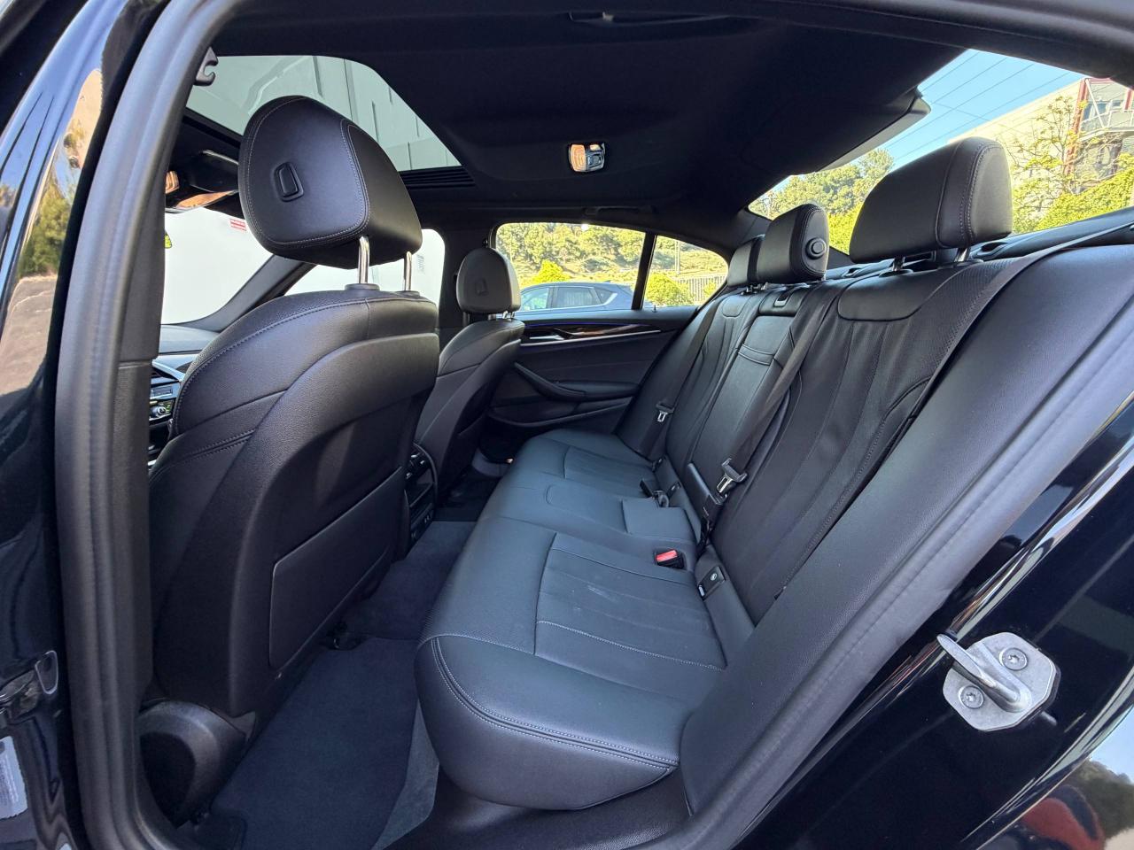 BMW 5-Series  2022
