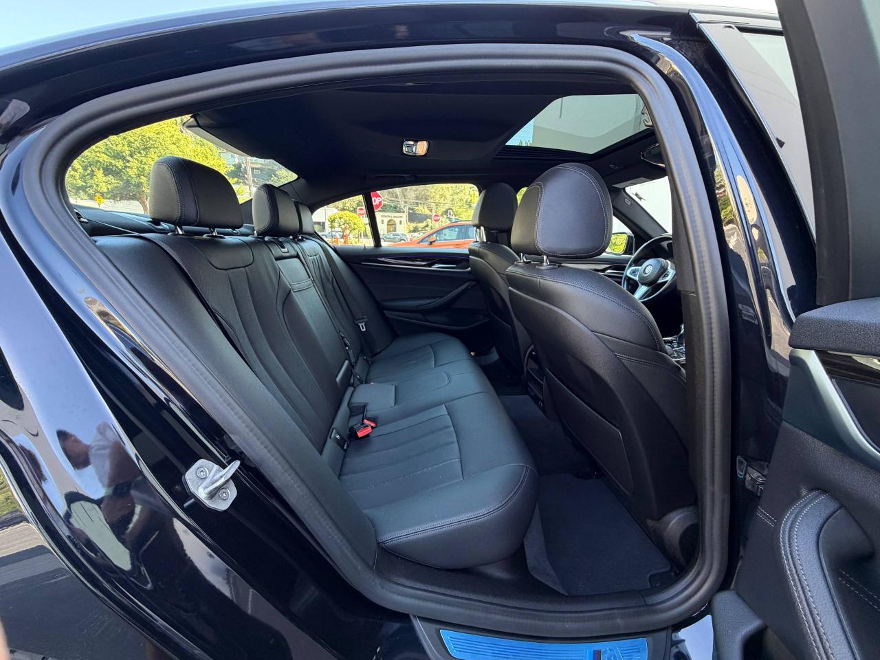 BMW 5-Series  2022