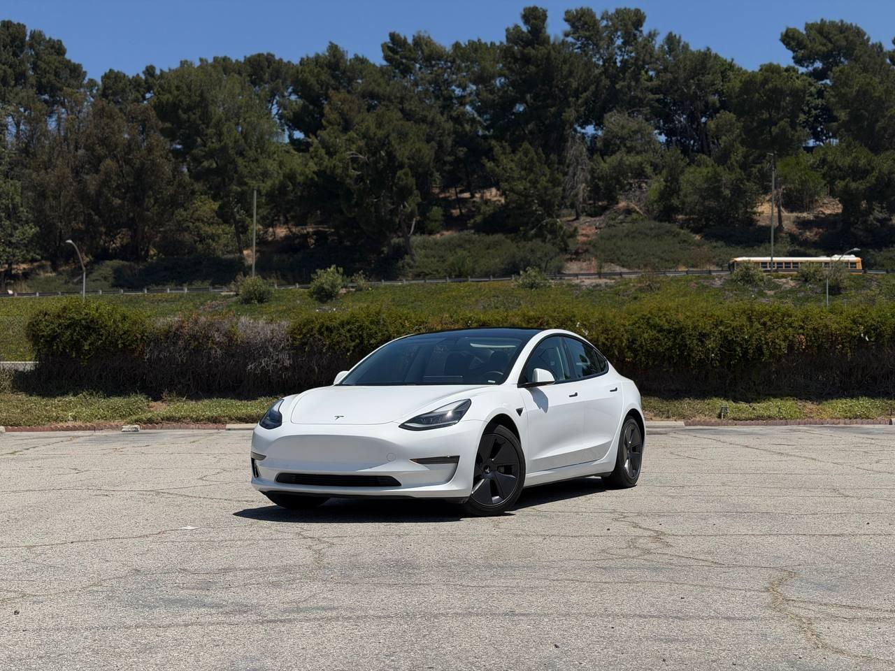 2021 Tesla Model 3 Standard Range Plus's photo