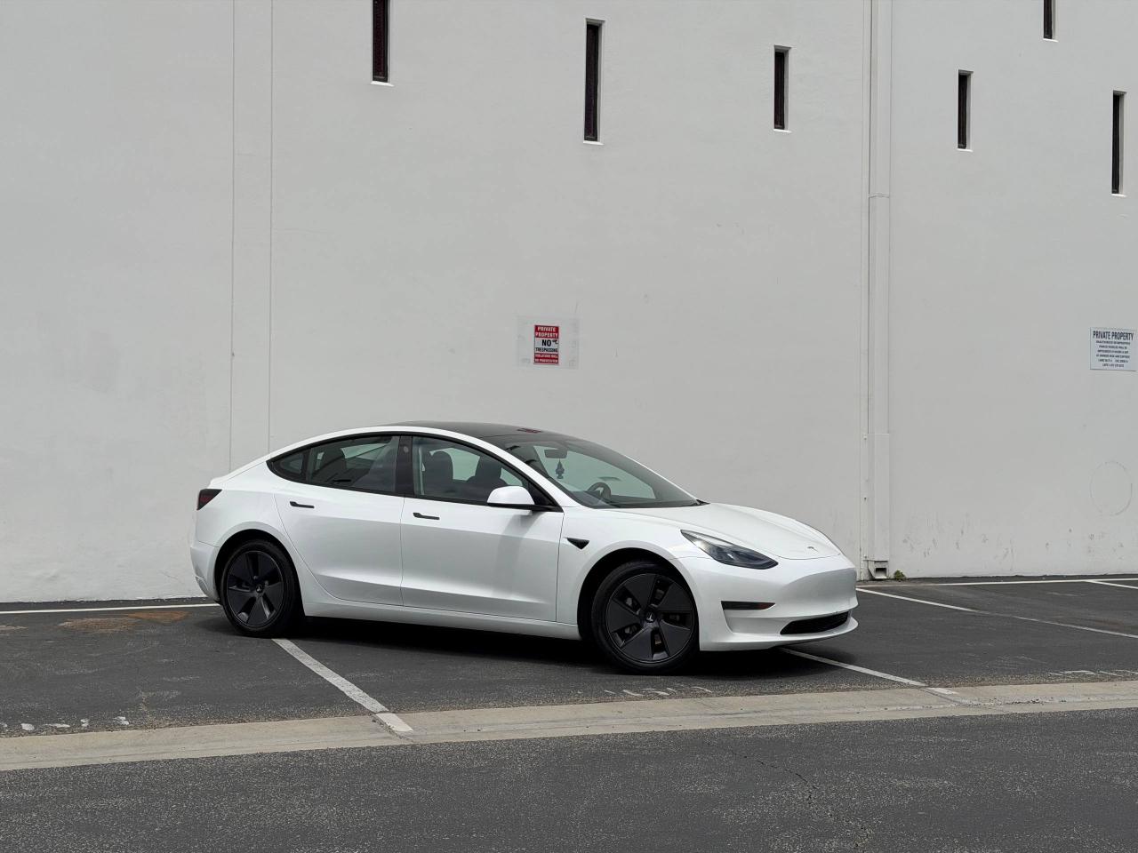 Tesla Model 3  2023