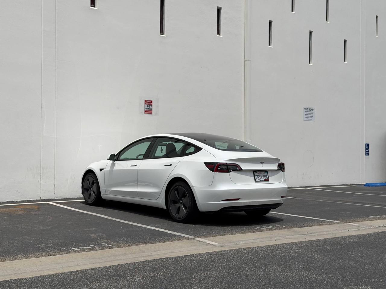 Tesla Model 3  2023