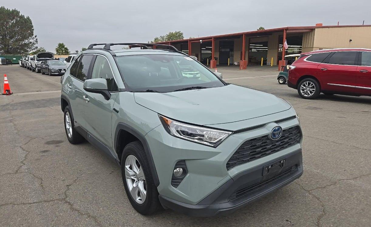 Toyota RAV4 Hybrid XLE 2020