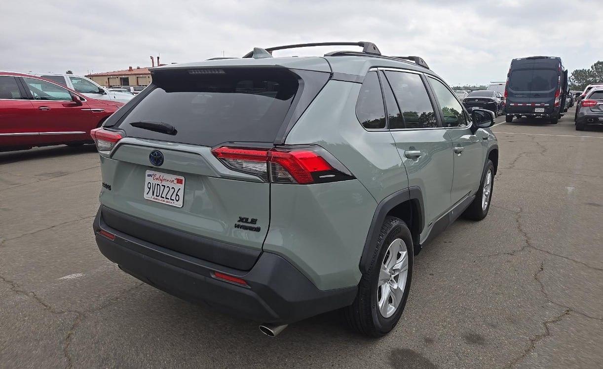 Toyota RAV4 Hybrid XLE 2020