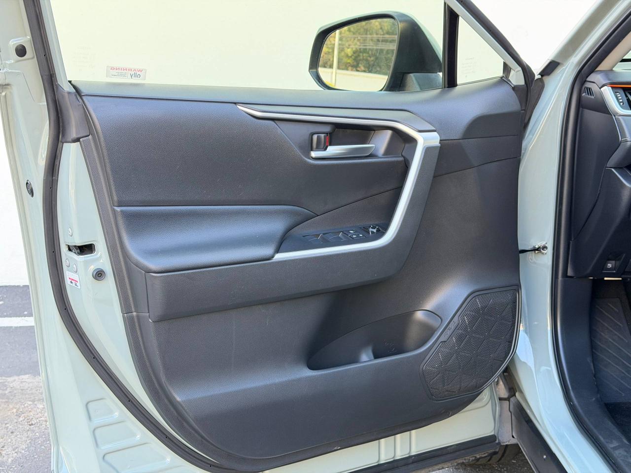 Toyota RAV4 Hybrid XLE 2020