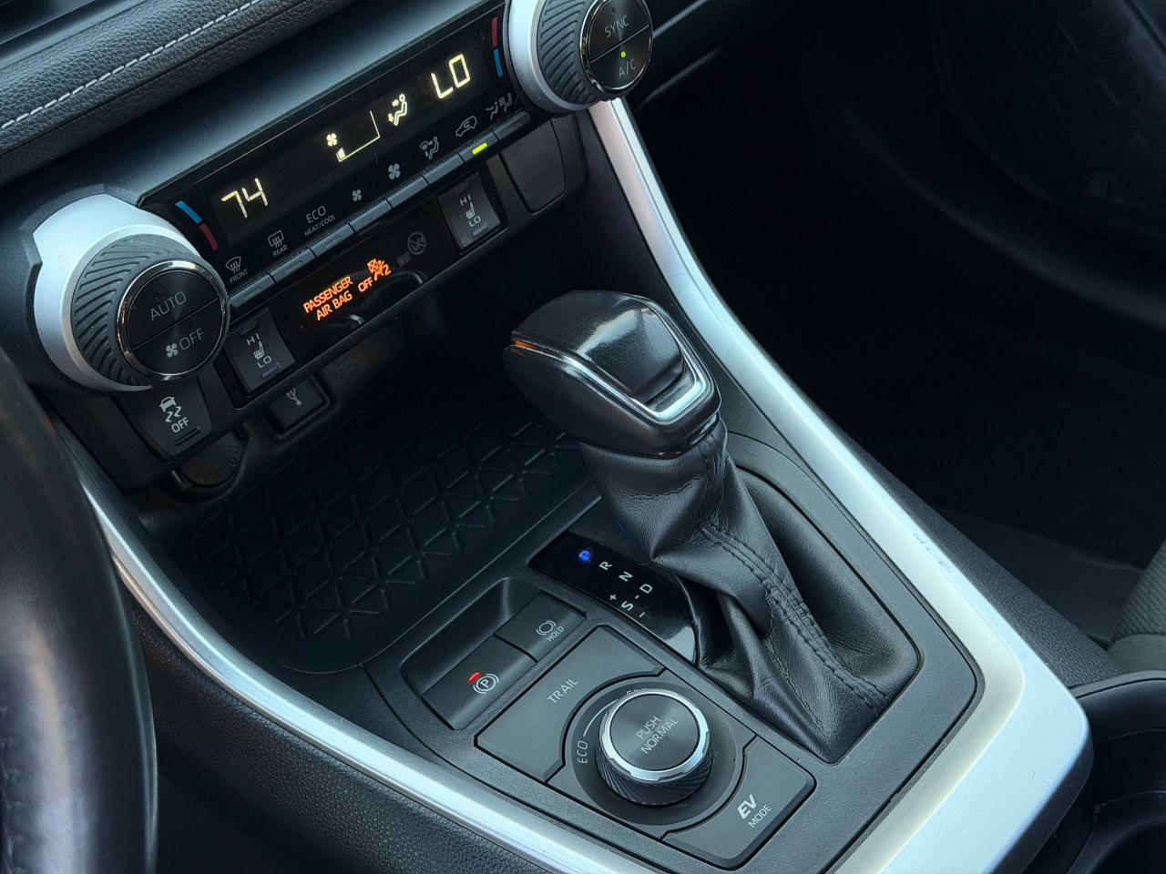 Toyota RAV4 Hybrid XLE 2020