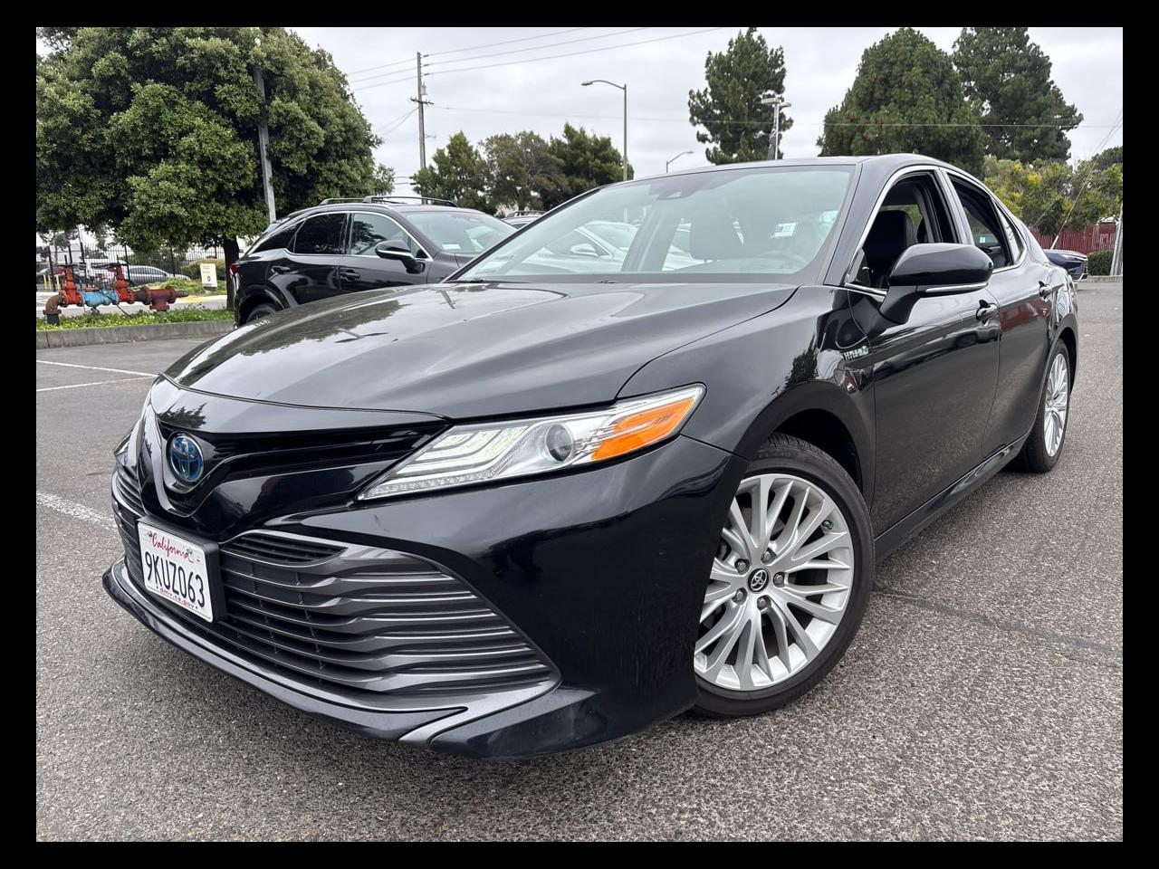 Toyota Camry Hybrid XLE 2019