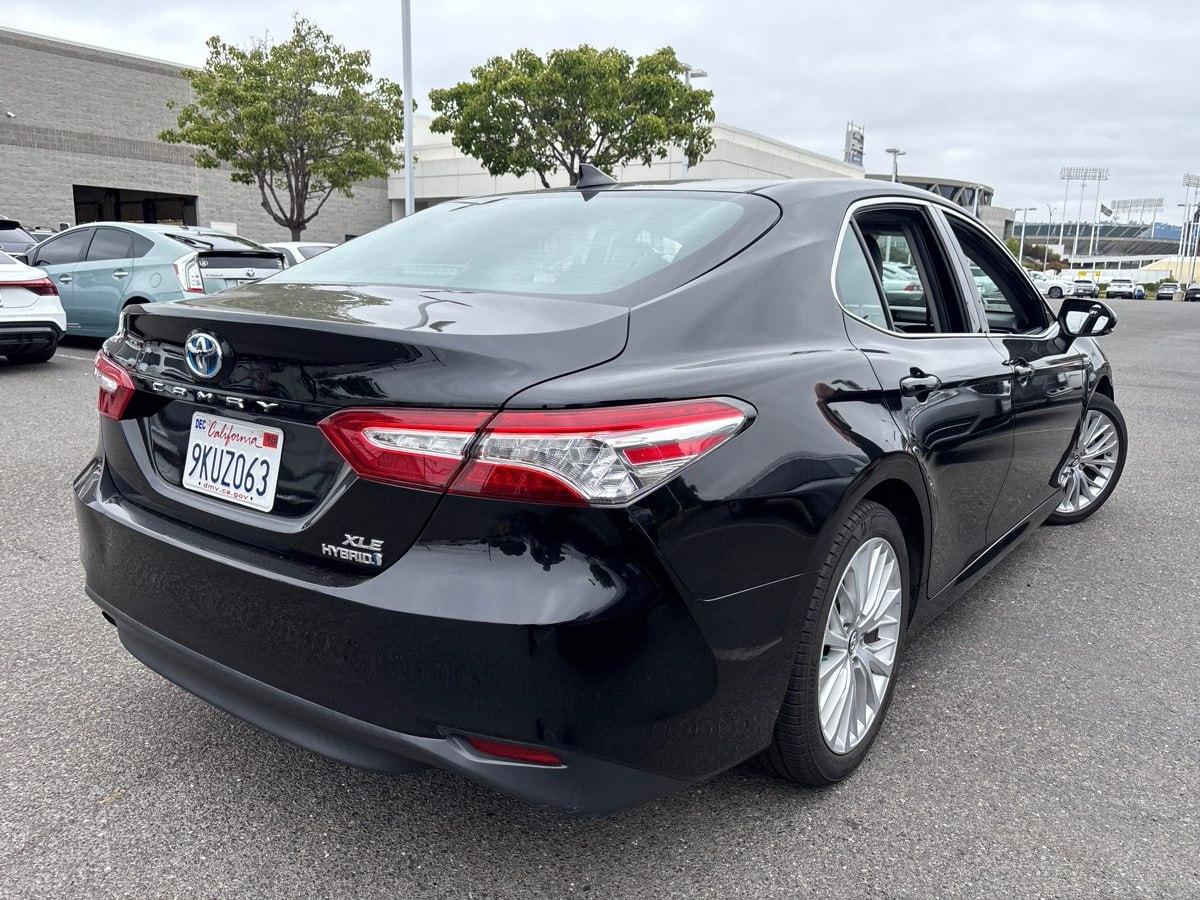 Toyota Camry Hybrid XLE 2019