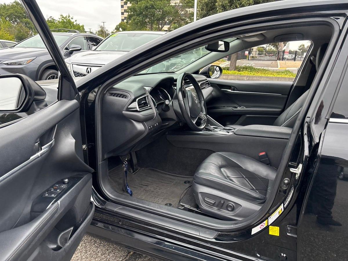 Toyota Camry Hybrid XLE 2019