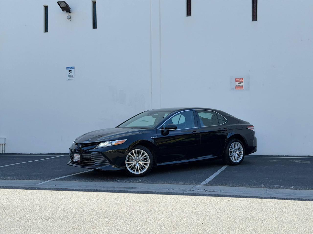 Toyota Camry Hybrid XLE 2019