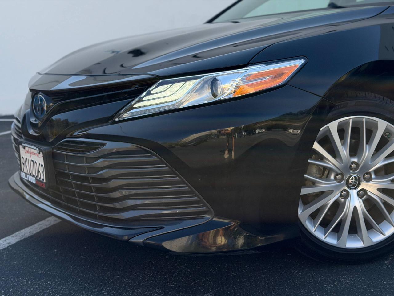 Toyota Camry Hybrid XLE 2019