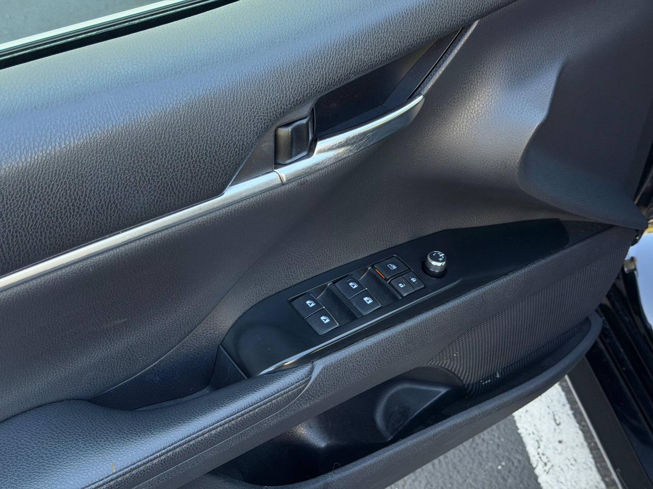 Toyota Camry Hybrid XLE 2019