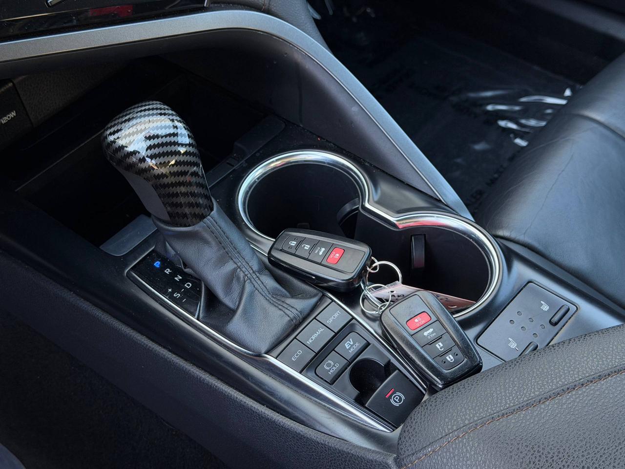 Toyota Camry Hybrid XLE 2019