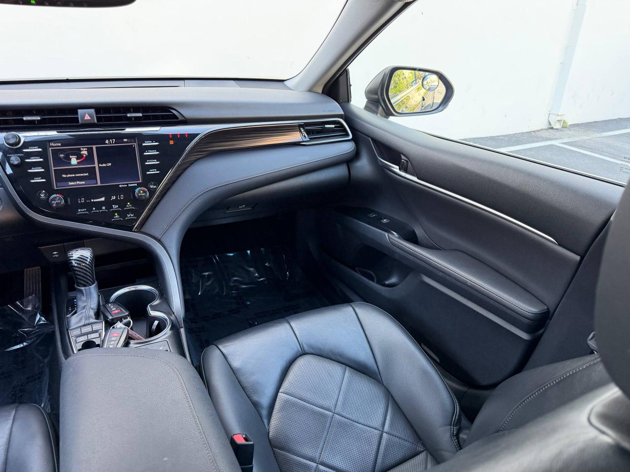 Toyota Camry Hybrid XLE 2019