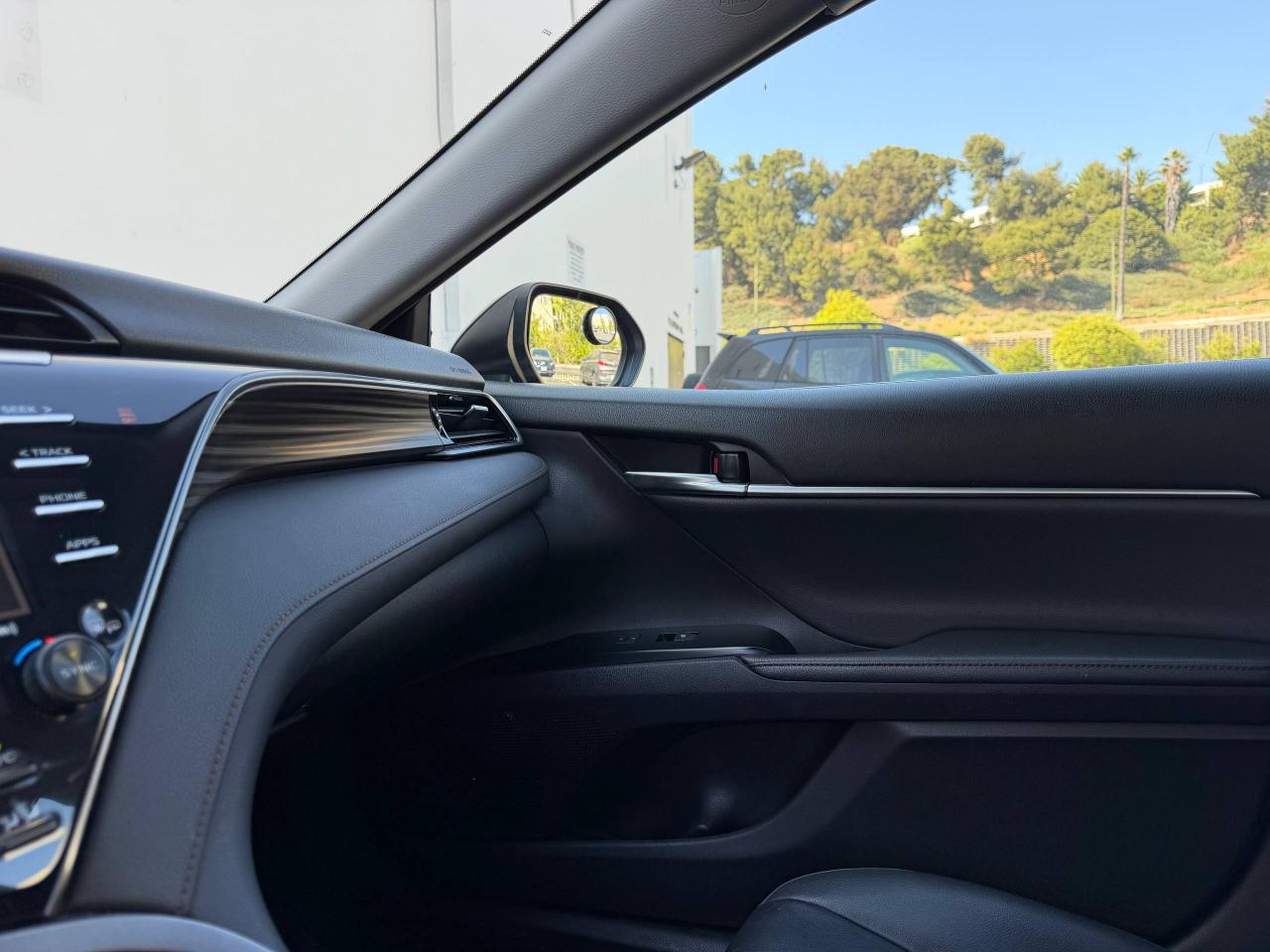 Toyota Camry Hybrid XLE 2019
