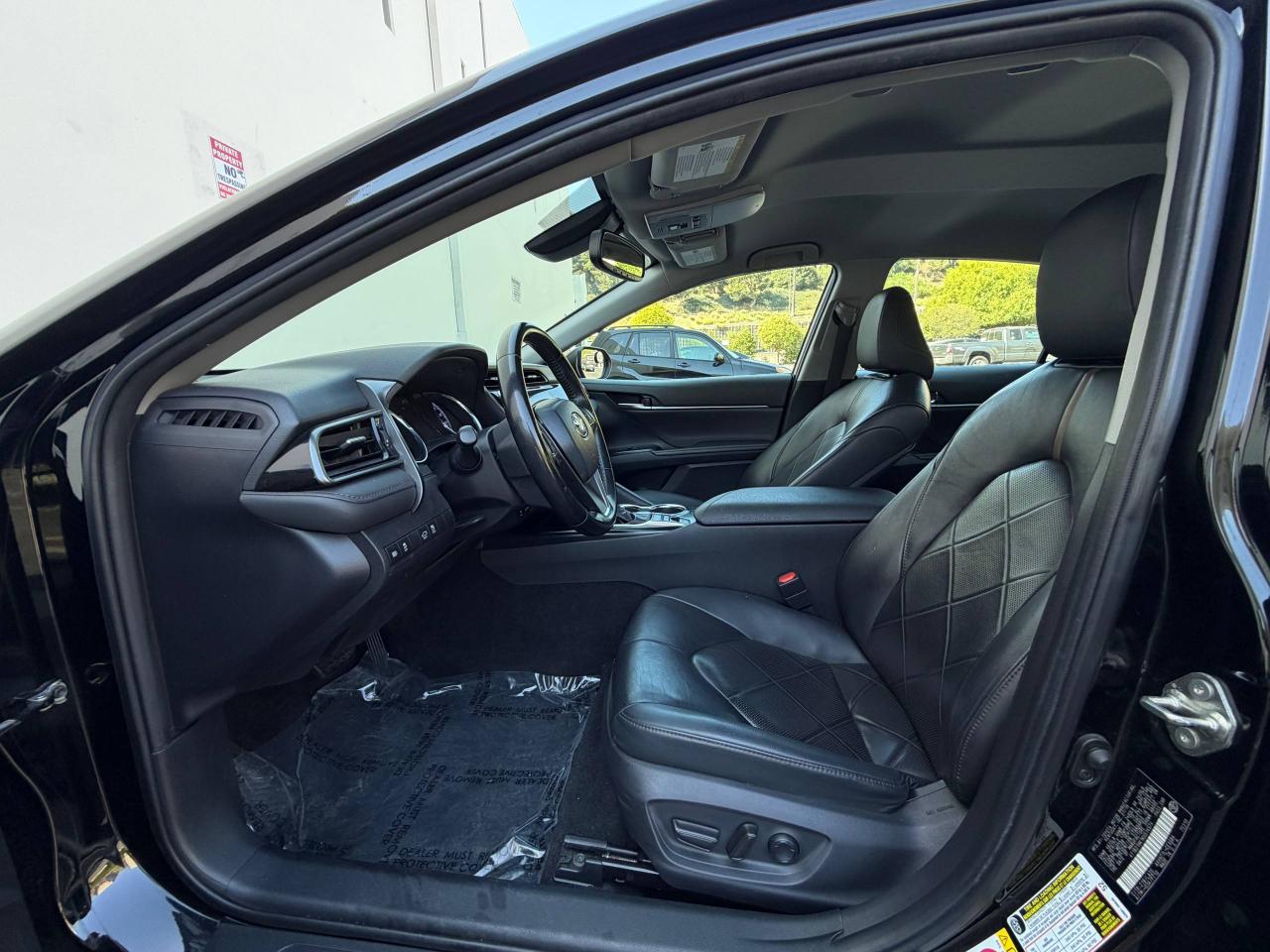 Toyota Camry Hybrid XLE 2019