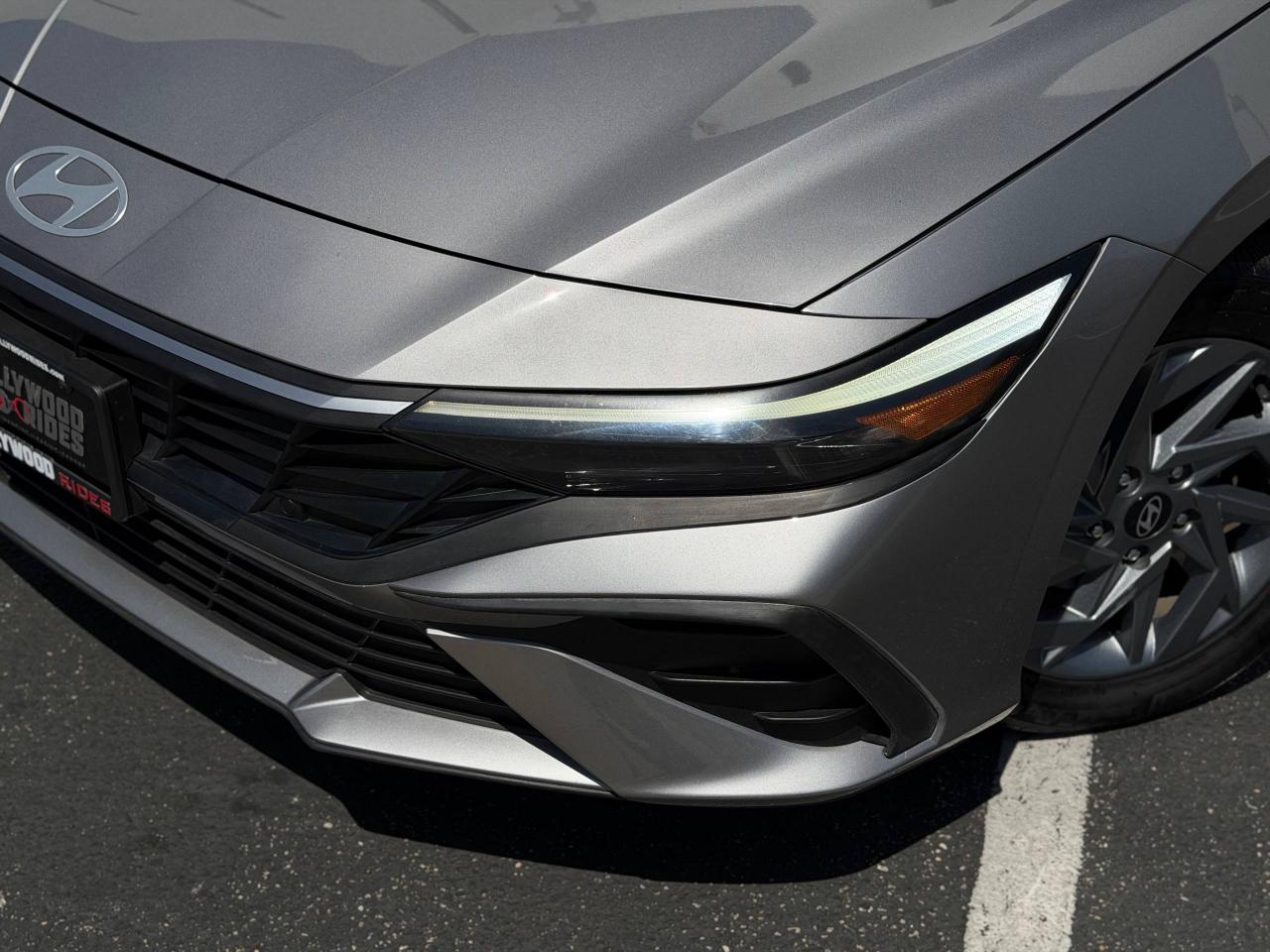 Hyundai Elantra Hybrid Blue 2025