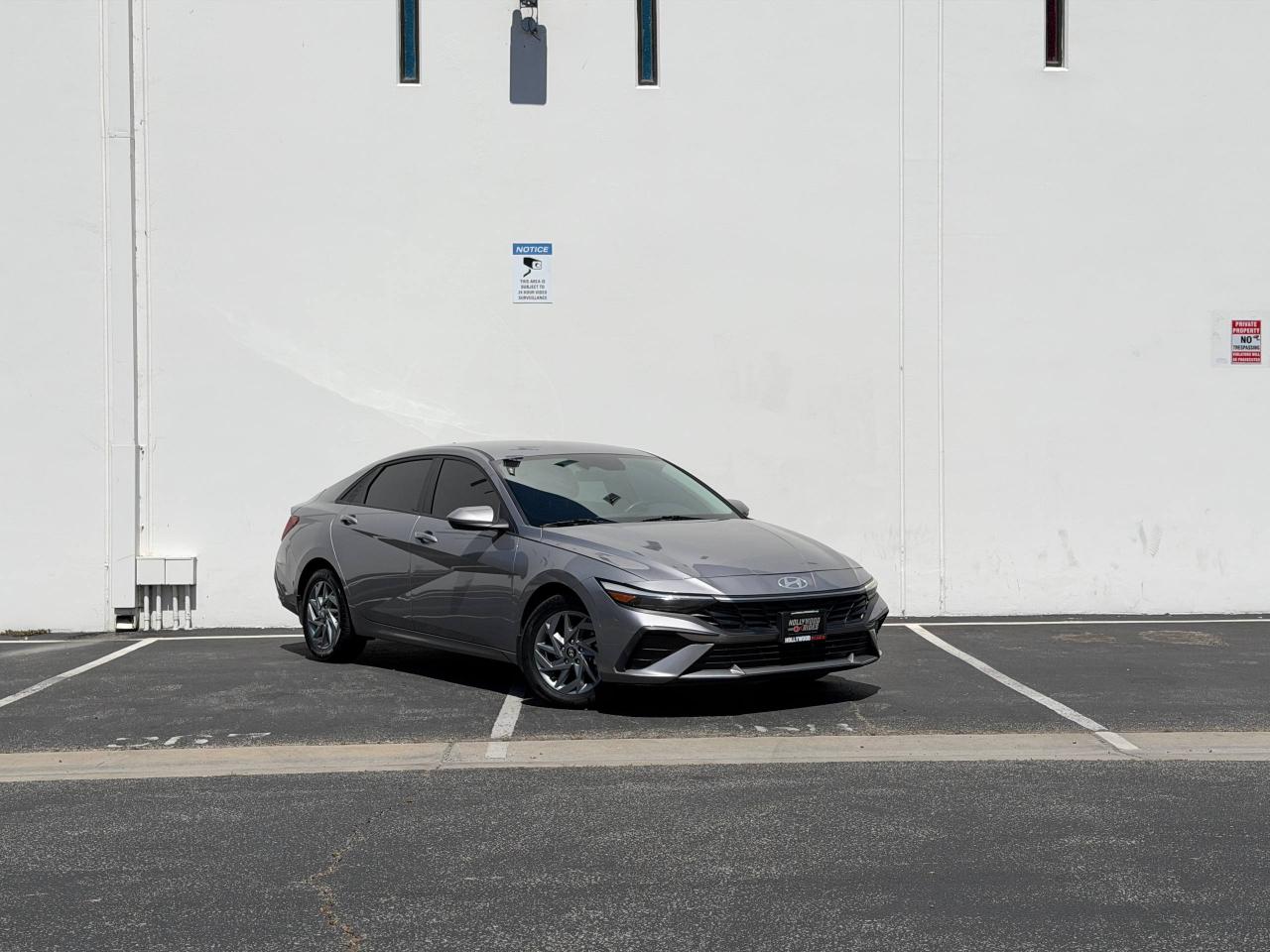 Hyundai Elantra Hybrid Blue 2025