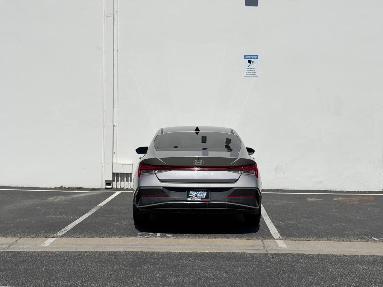 Hyundai Elantra Hybrid Blue 2025