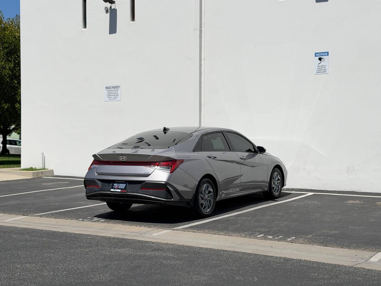 Hyundai Elantra Hybrid Blue 2025