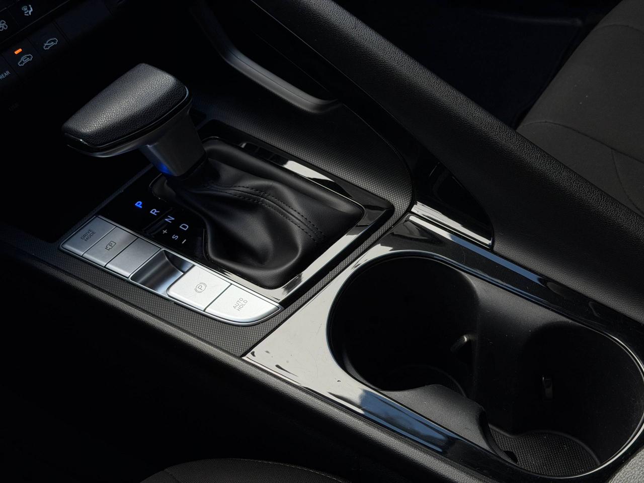 Hyundai Elantra Hybrid Blue 2025