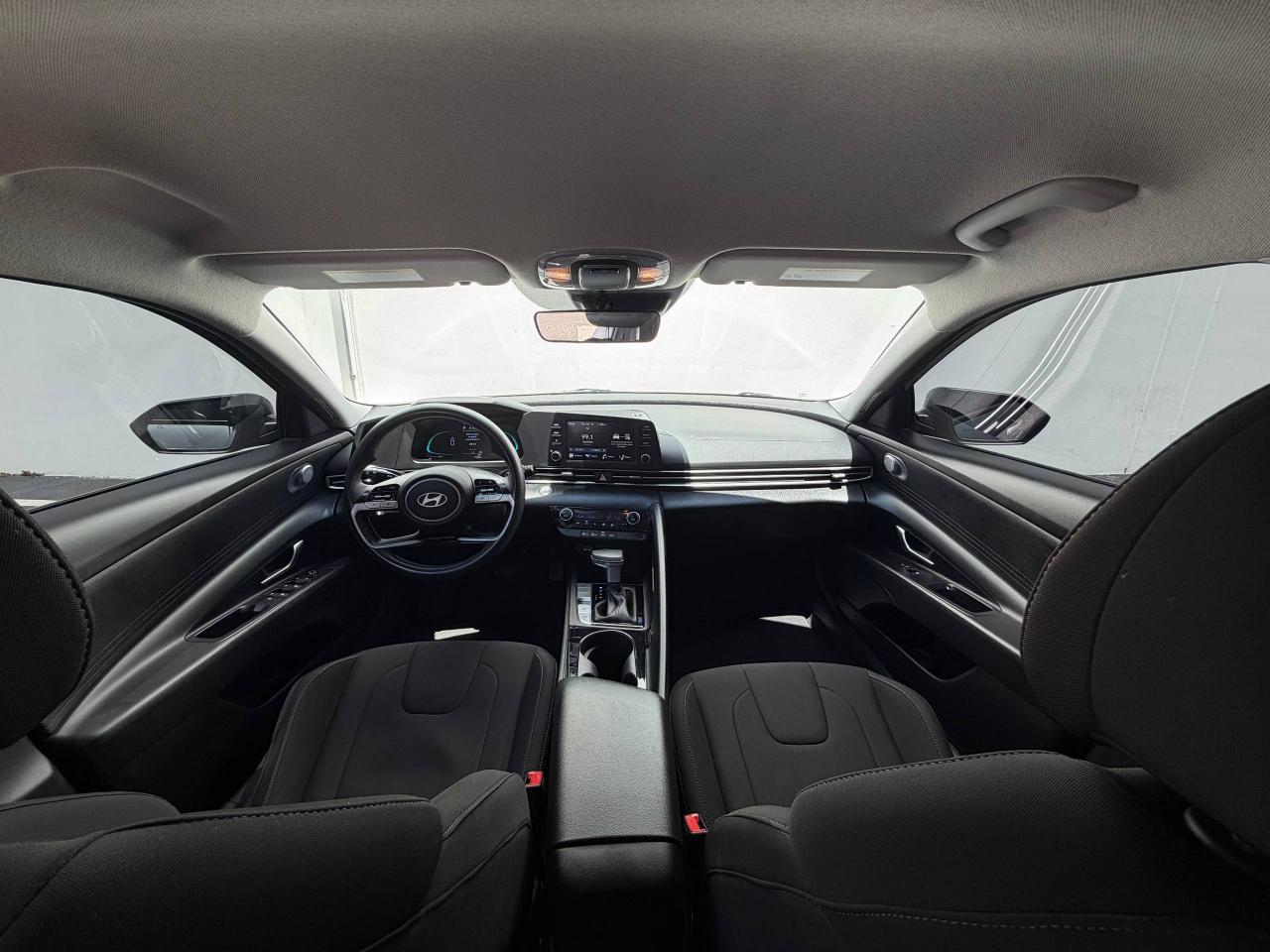 Hyundai Elantra Hybrid Blue 2025