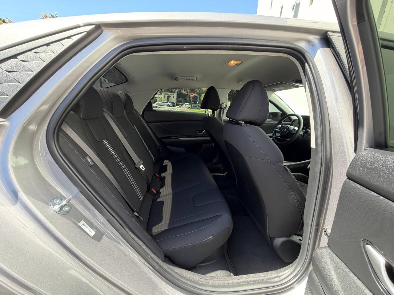 Hyundai Elantra Hybrid Blue 2025