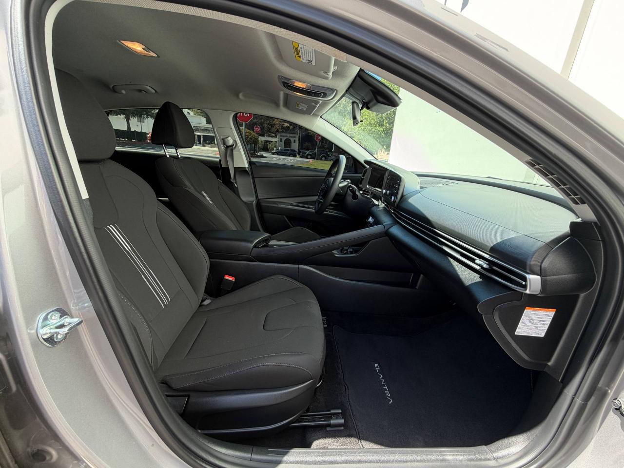 Hyundai Elantra Hybrid Blue 2025