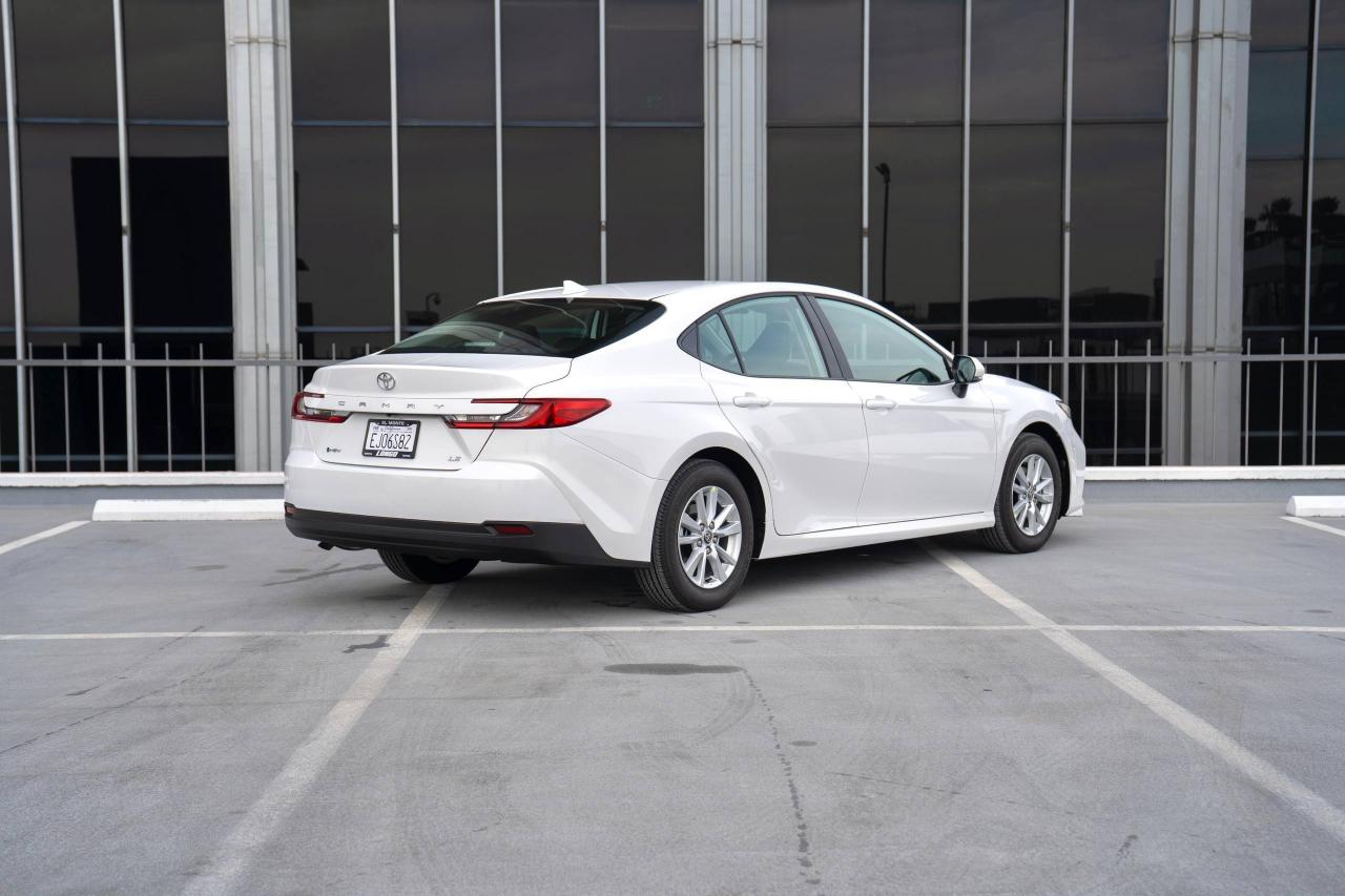 Toyota Camry Hybrid LE 2026