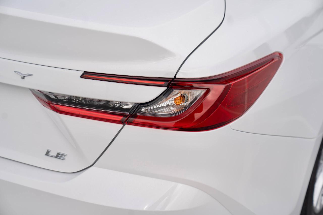 Toyota Camry Hybrid LE 2026