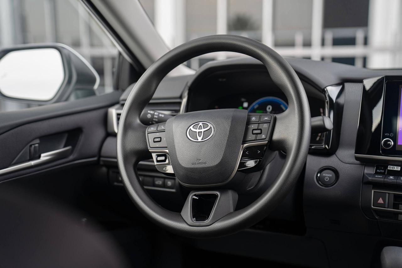 Toyota Camry Hybrid LE 2026