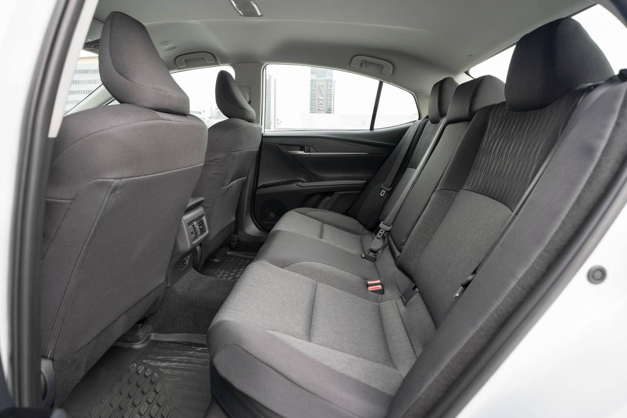 Toyota Camry Hybrid LE 2026