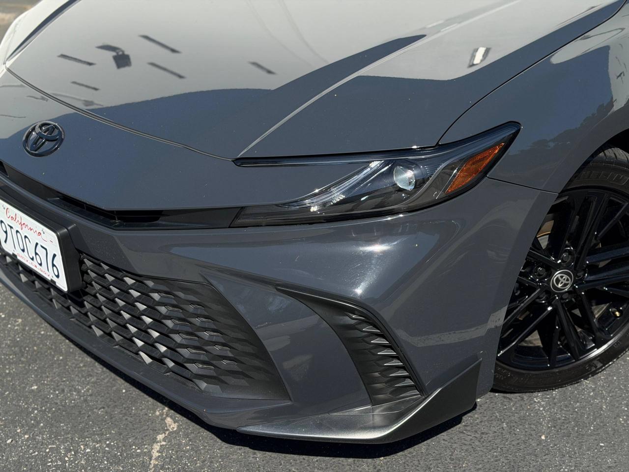 Toyota Camry Hybrid SE 2025