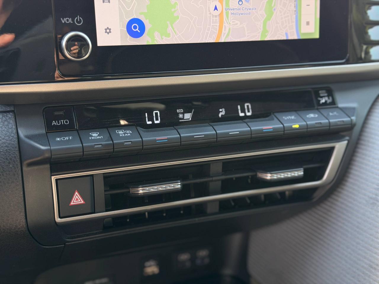 Toyota Camry Hybrid SE 2025