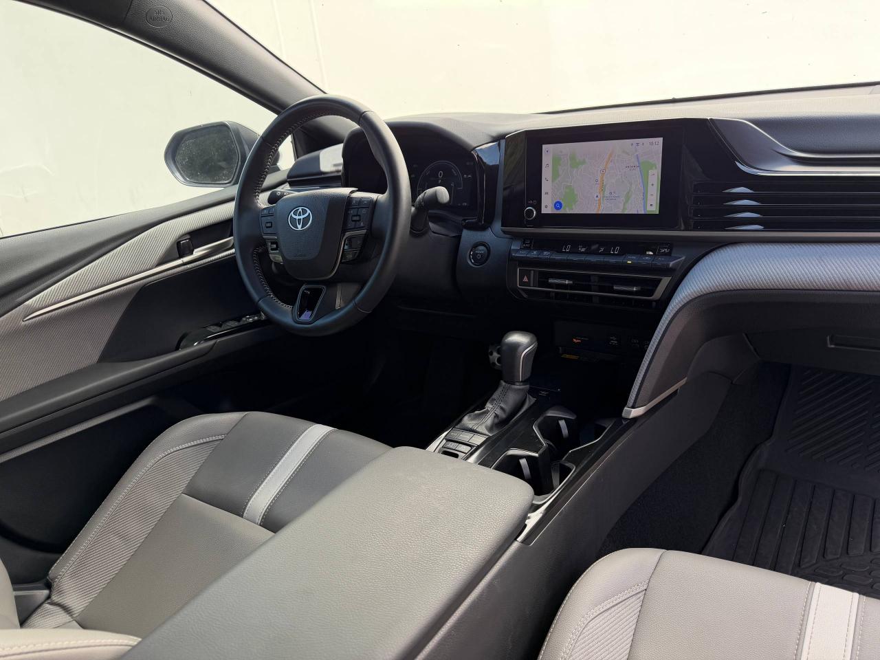 Toyota Camry Hybrid SE 2025