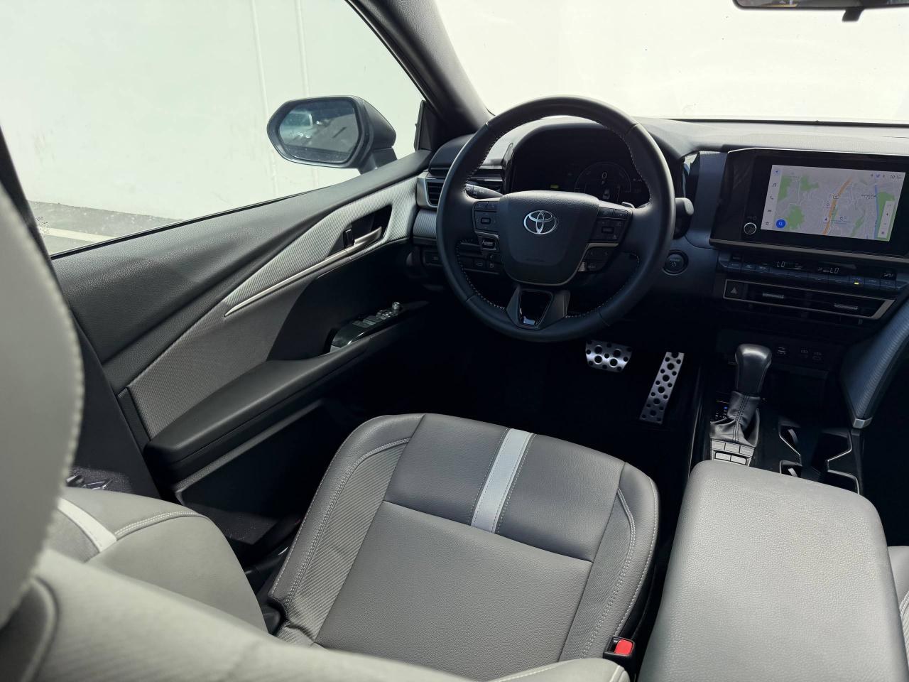 Toyota Camry Hybrid SE 2025