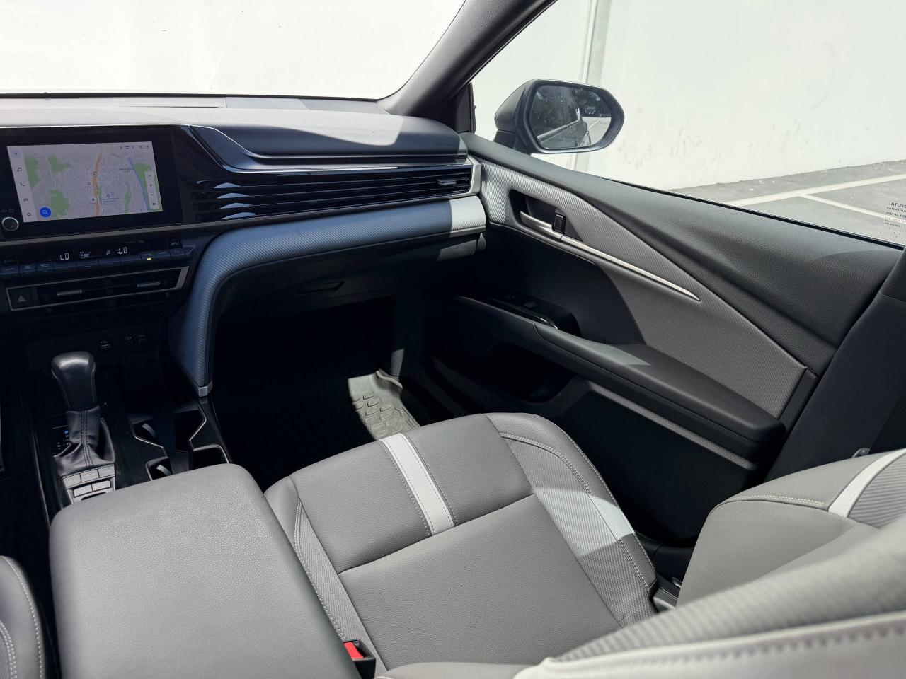 Toyota Camry Hybrid SE 2025