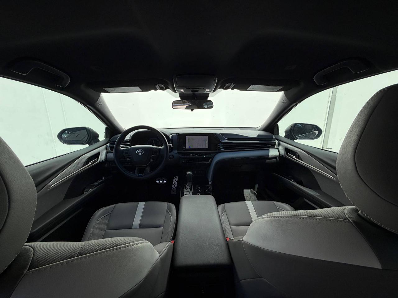 Toyota Camry Hybrid SE 2025