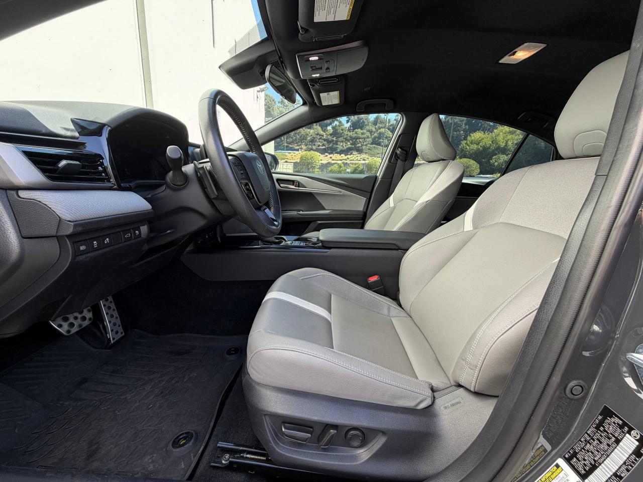 Toyota Camry Hybrid SE 2025