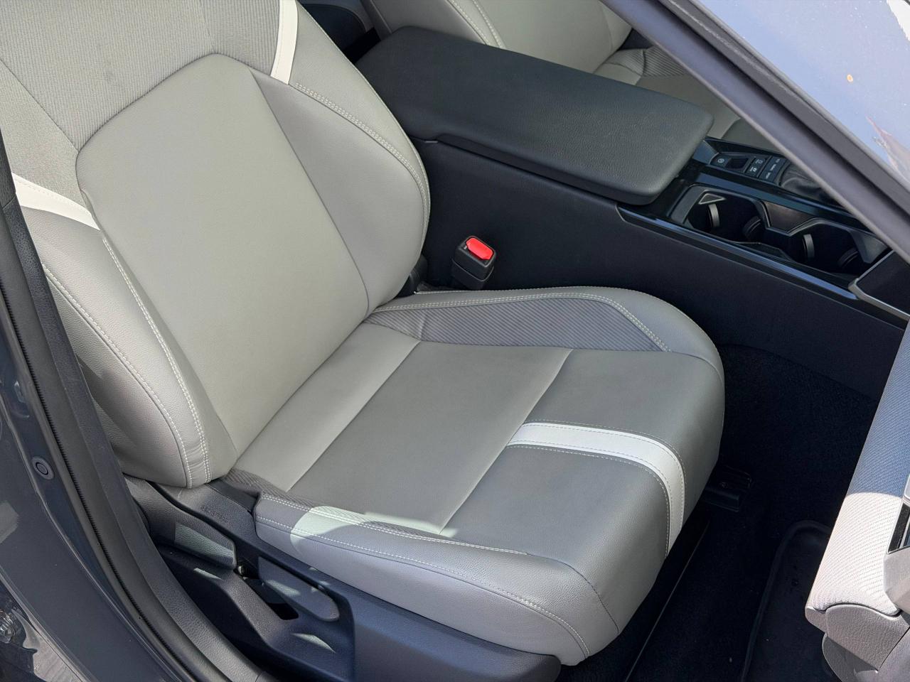 Toyota Camry Hybrid SE 2025