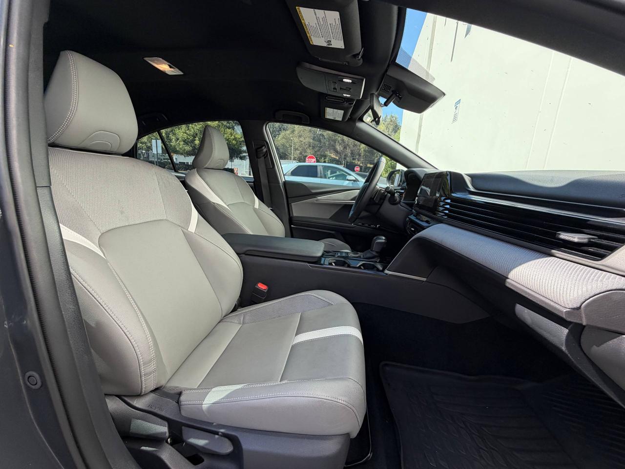 Toyota Camry Hybrid SE 2025